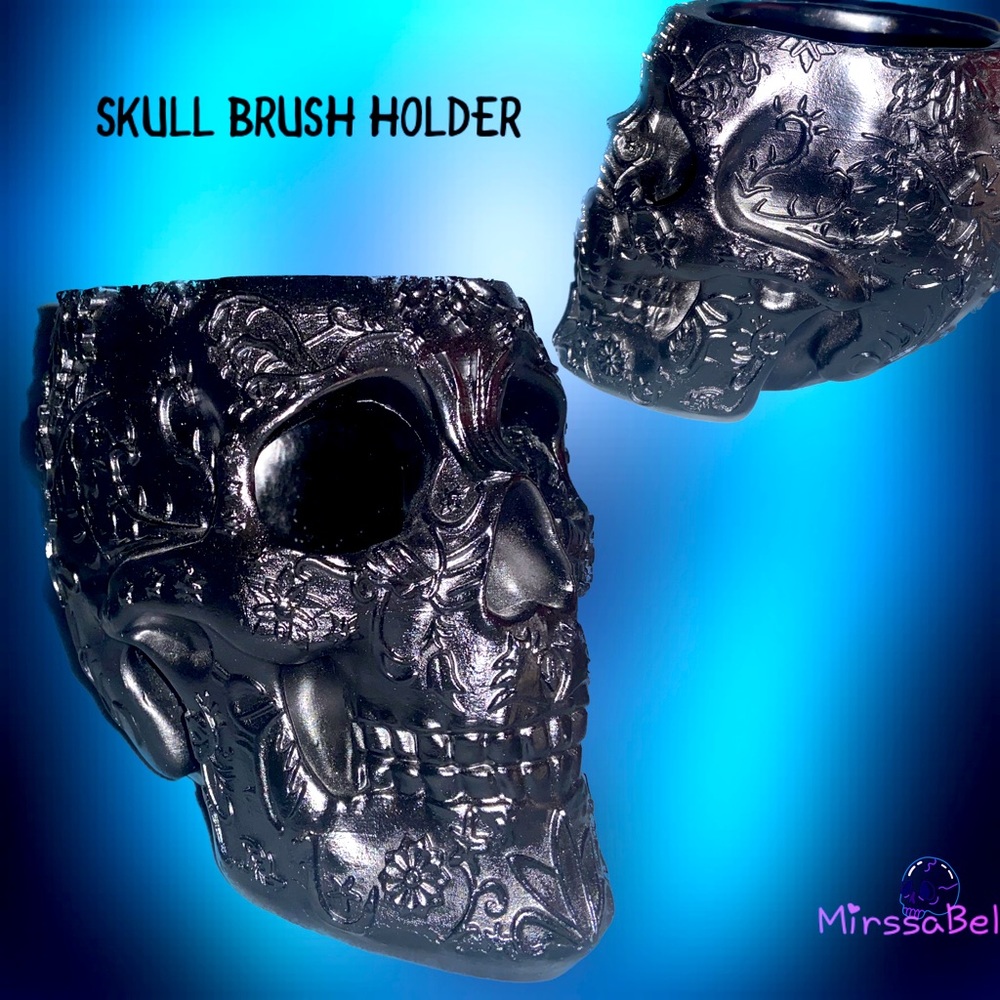 Black Skull Flowers embossed Brush Holder
